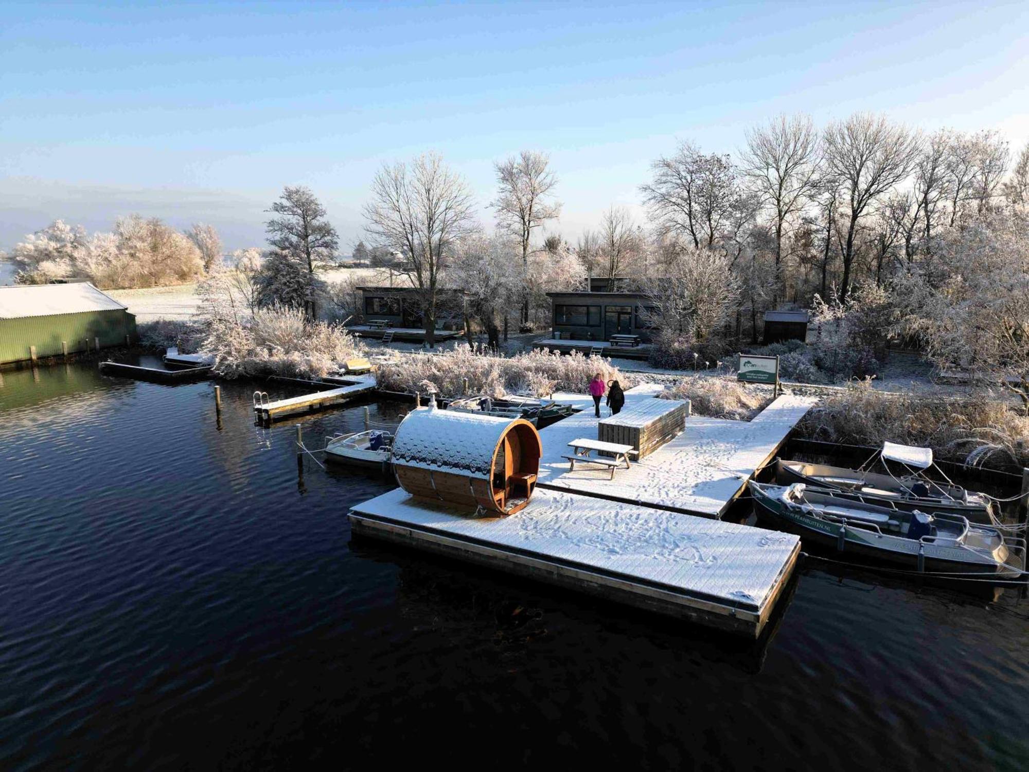 Pean-Buiten Waterlodges Nes  エクステリア 写真