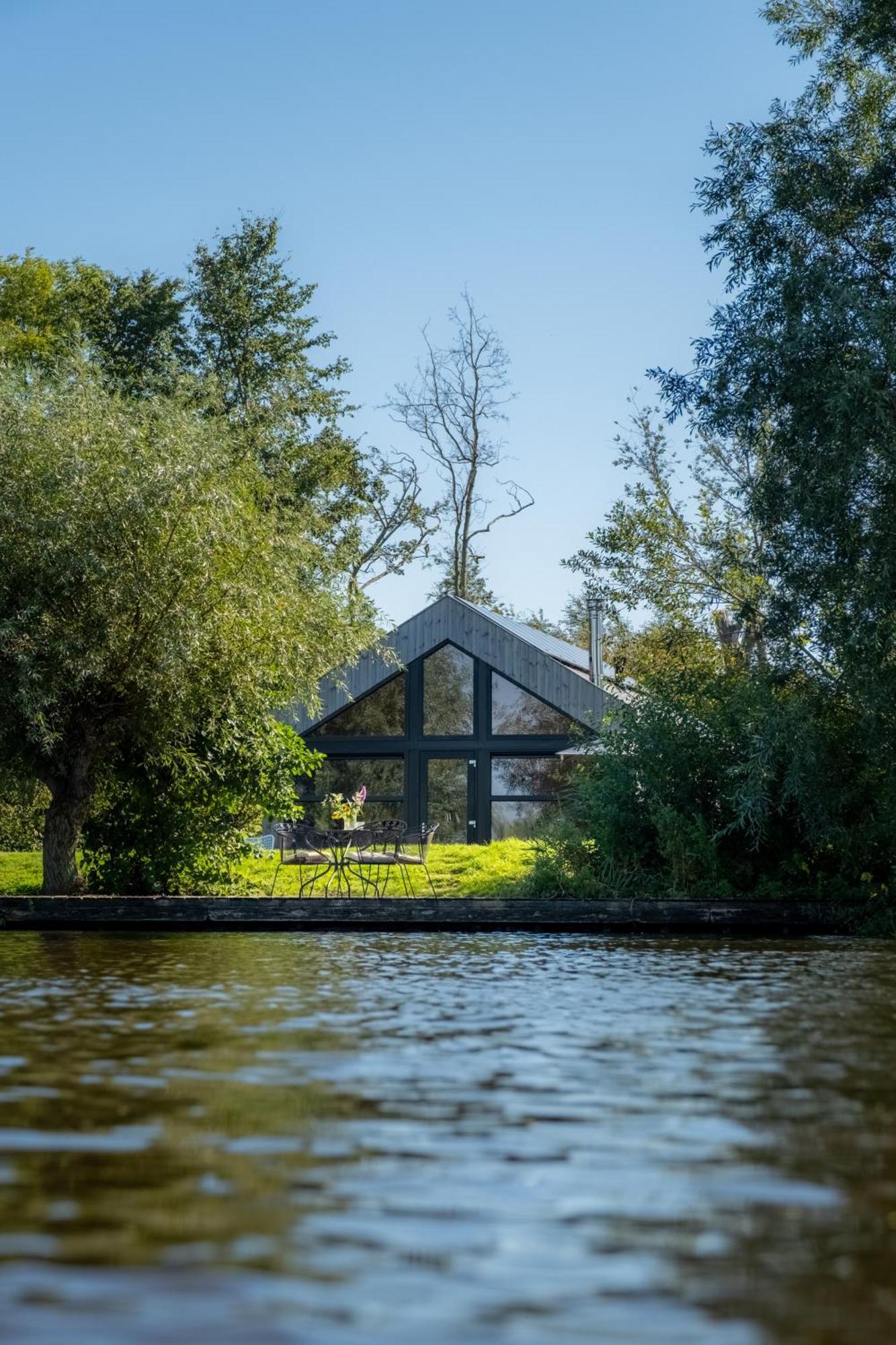 Pean-Buiten Waterlodges Nes  エクステリア 写真